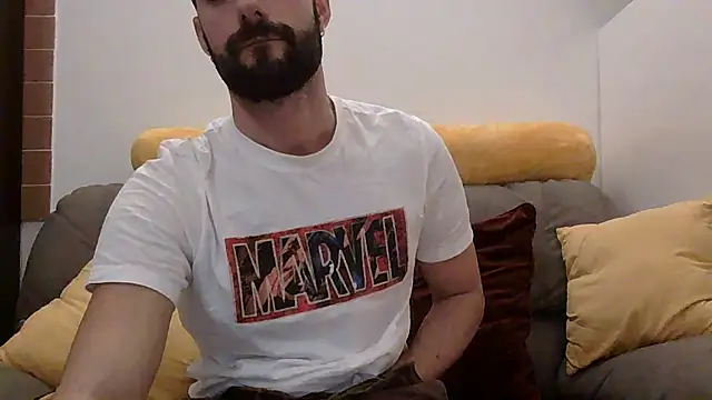 Amicisegreti online show from December 17, 2025, 4:23 pm