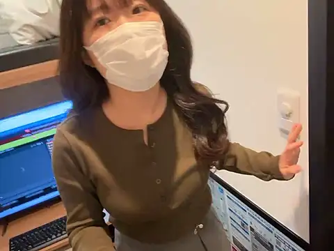 Snapshot of hikiwarinatto_xoxo chatting on November 29, 2025, 6:13 am hikiwarinatto xoxo online show from November 29, 2025, 6:13 am