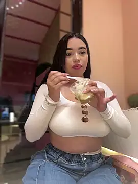 Snapshot of SofiaWildee chatting on February 4, 2026, 12:16 am SofiaWildee online show from February 4, 2026, 12:16 am