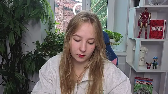 CarolGonzalez online show from October 1, 2025, 7:02 am