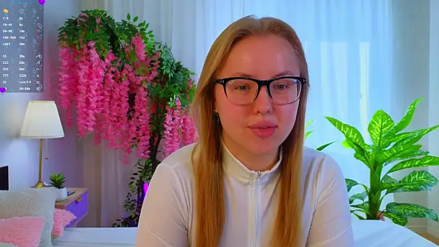 Snapshot of JudithWilson chatting on November 18, 2025, 7:33 am JudithWilson online show from November 18, 2025, 7:33 am