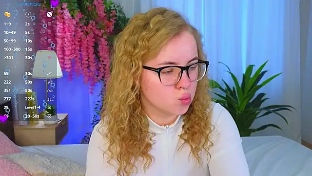 Snapshot of JudithWilson chatting on November 28, 2025, 7:19 am JudithWilson online show from November 28, 2025, 7:19 am