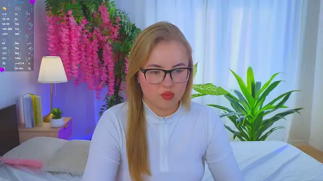 Snapshot of JudithWilson chatting on November 25, 2025, 8:03 am JudithWilson online show from November 25, 2025, 8:03 am