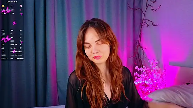 LisaDrake online show from October 13, 2025, 7:59 pm