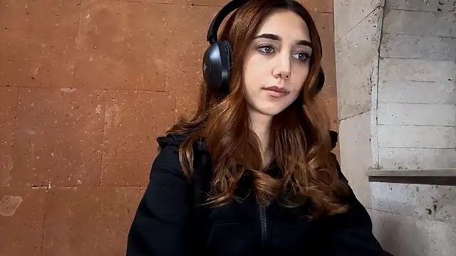 LinaMour online show from September 13, 2025, 10:10 pm