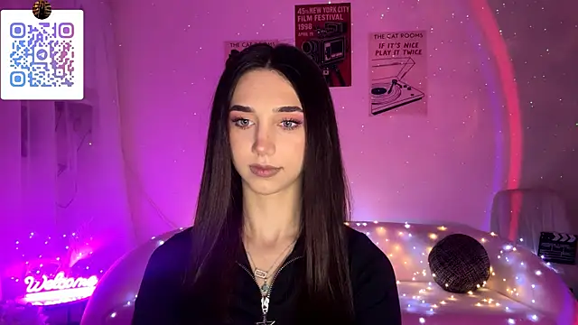 LinaMour online show from April 8, 2026, 10:33 pm