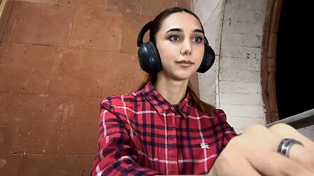 LinaMour online show from September 10, 2025, 9:58 pm