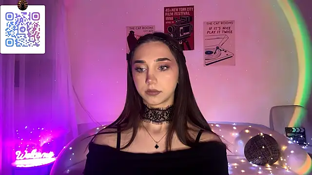 LinaMour online show from April 14, 2026, 10:48 pm