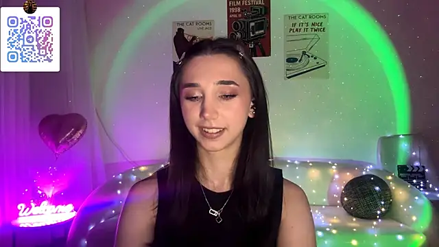 LinaMour online show from April 21, 2026, 1:42 am