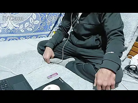 Snapshot of yazinyazin1 chatting on February 27, 2026, 9:14 pm yazinyazin1 online show from February 27, 2026, 9:14 pm