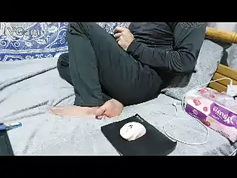 Snapshot of yazinyazin1 chatting on February 13, 2026, 7:52 am yazinyazin1 online show from February 13, 2026, 7:52 am