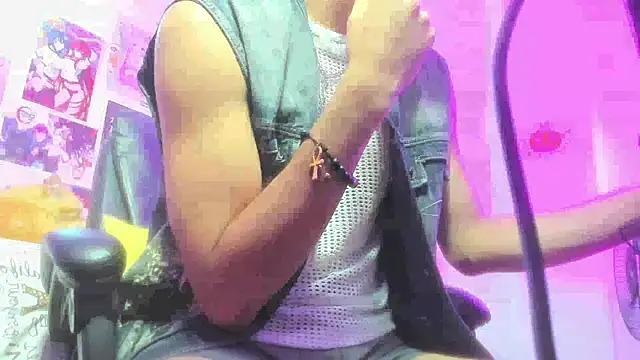 Snapshot of LovexJuxn_ chatting on October 30, 2025, 12:58 pm LovexJuxn  online show from October 30, 2025, 12:58 pm