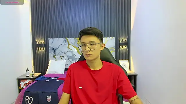 SantiagoRusso18 online show from February 13, 2026, 7:58 pm