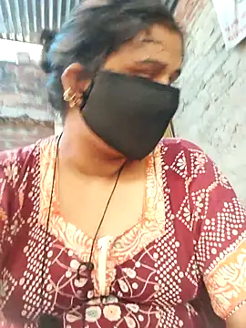 Snapshot of Manvi_tyagi chatting on October 5, 2025, 8:05 am Manvi tyagi online show from October 5, 2025, 8:05 am