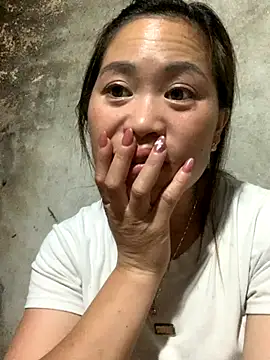 tuyetnhi-00 online show from October 30, 2025, 1:31 pm