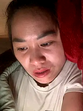 tuyetnhi-00 online show from November 19, 2025, 4:56 am