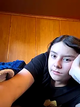 Snapshot of YoungLiisaxx chatting on November 13, 2025, 6:50 am YoungLiisaxx online show from November 13, 2025, 6:50 am