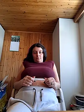 Snapshot of YoungLiisaxx chatting on December 1, 2025, 11:44 am YoungLiisaxx online show from December 1, 2025, 11:44 am