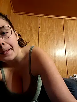 Snapshot of YoungLiisaxx chatting on November 17, 2025, 11:42 pm YoungLiisaxx online show from November 17, 2025, 11:42 pm