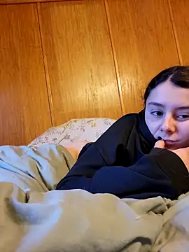 Snapshot of YoungLiisaxx chatting on December 2, 2025, 7:10 am YoungLiisaxx online show from December 2, 2025, 7:10 am