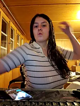 Snapshot of YoungLiisaxx chatting on February 18, 2026, 5:42 pm YoungLiisaxx online show from February 18, 2026, 5:42 pm