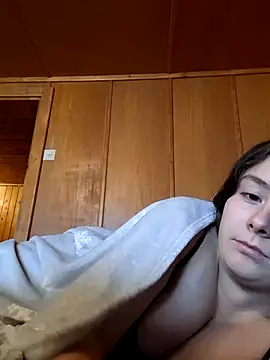 Snapshot of YoungLiisaxx chatting on October 17, 2025, 7:44 am YoungLiisaxx online show from October 17, 2025, 7:44 am