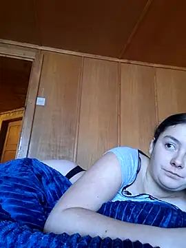 Snapshot of YoungLiisaxx chatting on November 4, 2025, 10:08 am YoungLiisaxx online show from November 4, 2025, 10:08 am