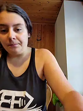 Snapshot of YoungLiisaxx chatting on October 22, 2025, 8:14 am YoungLiisaxx online show from October 22, 2025, 8:14 am