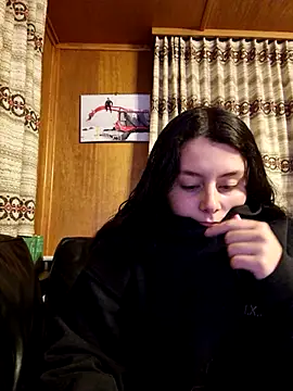 Snapshot of YoungLiisaxx chatting on February 4, 2026, 6:14 pm YoungLiisaxx online show from February 4, 2026, 6:14 pm