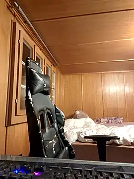 Snapshot of YoungLiisaxx chatting on February 2, 2026, 10:31 pm YoungLiisaxx online show from February 2, 2026, 10:31 pm