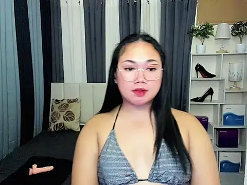 TsUncutKaren online show from February 17, 2026, 6:05 pm