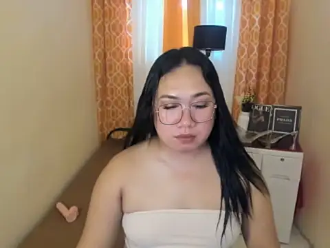 TsUncutKaren online show from April 12, 2026, 5:33 am