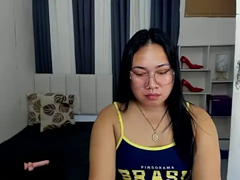 TsUncutKaren online show from January 13, 2026, 5:33 am