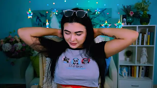 NaomiWilsons online show from November 11, 2025, 1:50 pm