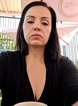 Olivia Darling online show from October 9, 2025, 8:04 am