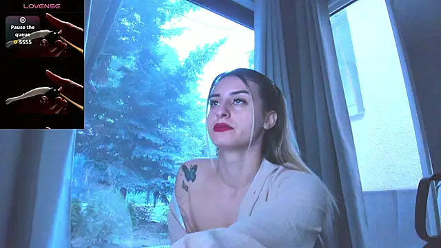 Ella Vee online show from September 12, 2025, 4:56 am