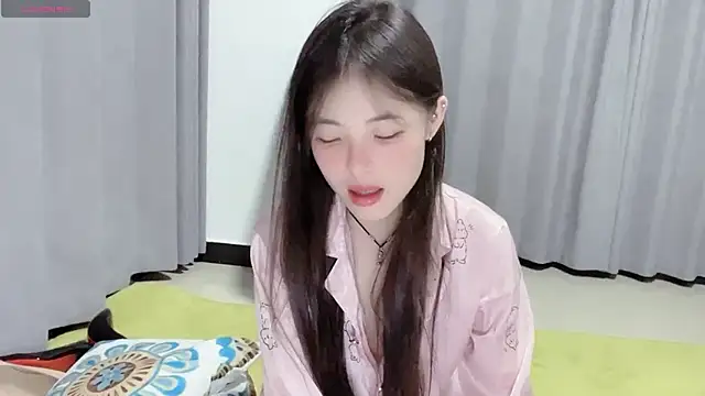 nuonuo321 online show from November 5, 2025, 10:40 am