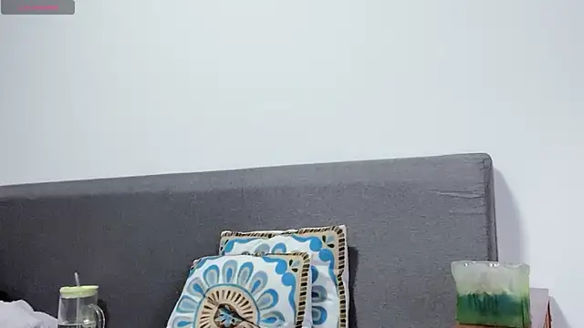 nuonuo321 online show from November 7, 2025, 9:47 am