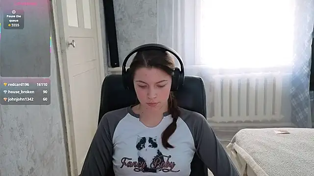 CutieAnny online show from November 25, 2025, 4:35 am