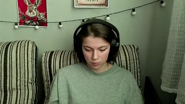 CutieAnny online show from January 13, 2026, 6:17 am