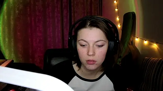 CutieAnny online show from March 4, 2026, 8:16 pm