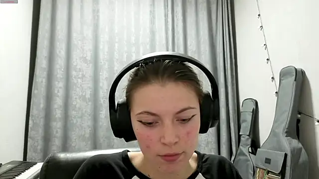 CutieAnny online show from April 16, 2026, 8:20 pm