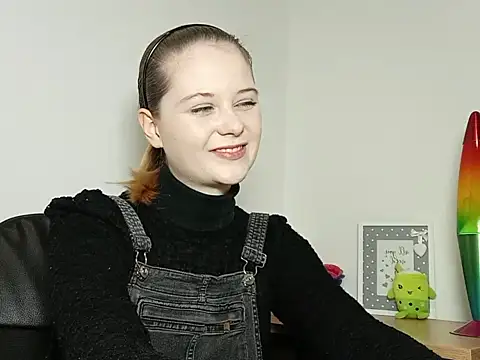 LydiaYoung online show from October 16, 2025, 6:16 pm