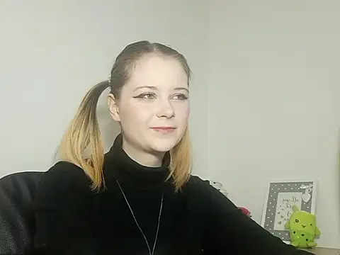 LydiaYoung online show from October 2, 2025, 6:11 pm