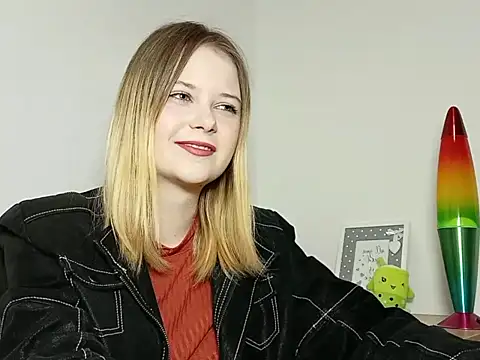 LydiaYoung online show from October 9, 2025, 6:19 pm