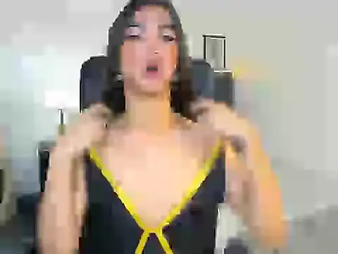 Snapshot of CassieSommereux chatting on October 20, 2025, 4:03 am CassieSommereux online show from October 20, 2025, 4:03 am