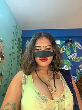 Snapshot of V-Hot-Sweti chatting on July 13, 2026, 5:56 pm V-Hot-Sweti online show from July 13, 2026, 5:56 pm