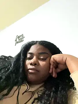 LunaSthena online show from November 7, 2025, 4:06 am