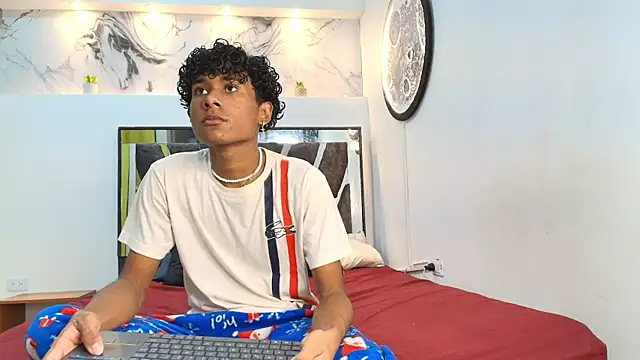 LONDON BOYS1 online show from October 13, 2025, 1:29 am