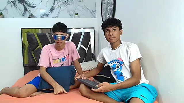 LONDON BOYS1 online show from November 18, 2025, 1:21 am